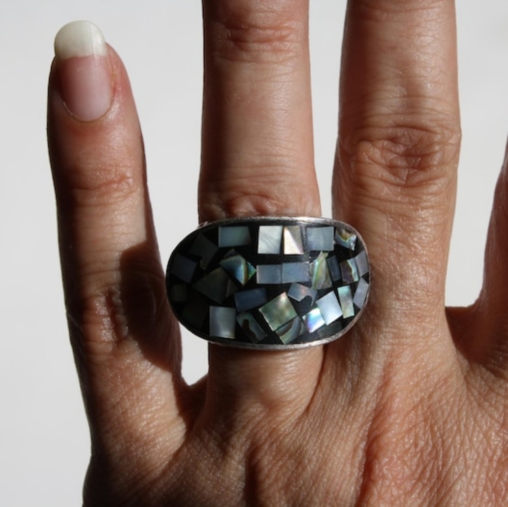 Vintage 925 SILVER FNA black And Abalone Shell Chunky Statement Ring Size 6